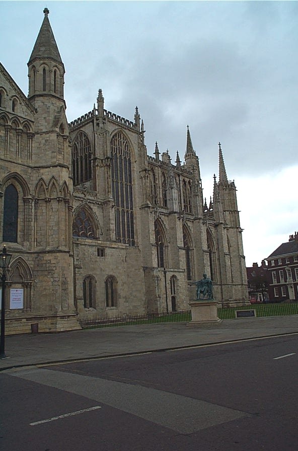 Catedrala (dreapta)
